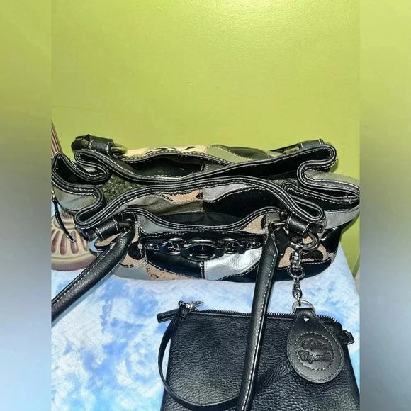 Sophia Caperelli Brown Patchwork Leather Bag with A Steve Madden Wristlet - Picture 15 of 15